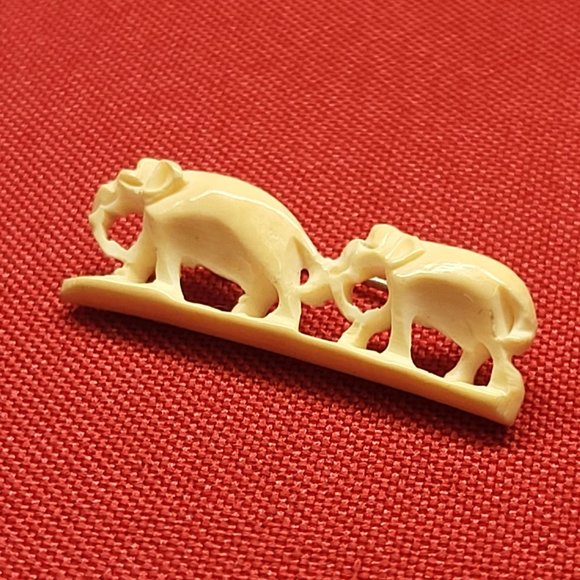 VTG Elephant Pin Brooch Carved Celluloid Two Elephants - Picture 7 of 9
